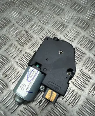 Hyundai Santa Fe Sunroof motor/actuator 2226116A 04768166 WR09C06AA