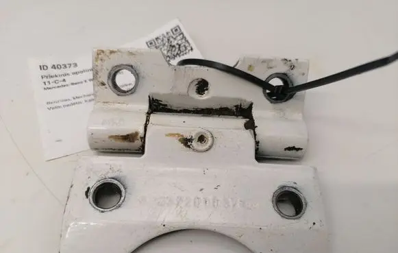 Mercedes-Benz E W123 Front door lower hinge 1237200037