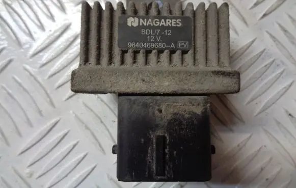 Renault Laguna III Glow plug pre-heat relay 9640469680A