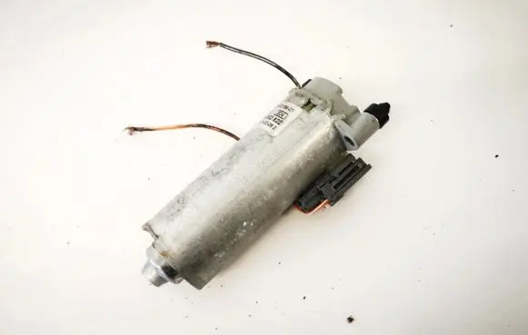 Mercedes-Benz CLS C219 Seat adjustment motor 0130002622