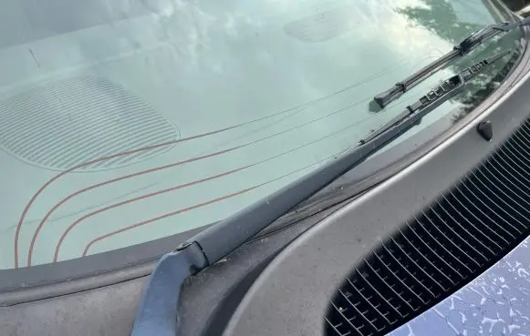 Chrysler Grand Voyager IV Front wiper blade arm