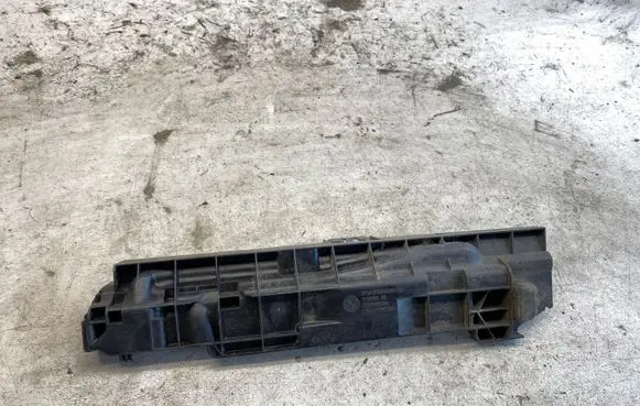 BMW 1 E81 E87 Radiator mount bracket 1710752491410 11074810