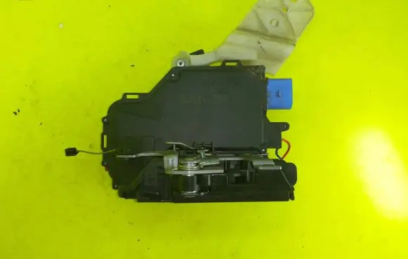 Volkswagen Golf VI Rear door lock 7L0839016D 991610300
