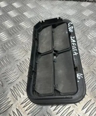 Opel Zafira C Quarter panel pressure vent 9076499