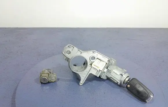 Opel Astra H Ignition lock 2421430