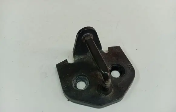 Volvo V50 Front door lock loop/hook striker 30699650