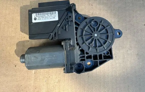 Volkswagen Transporter - Caravelle T5 Front door window regulator motor 7H1959802A