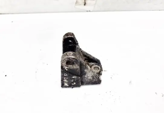 Mazda 626 Engine mounting bracket