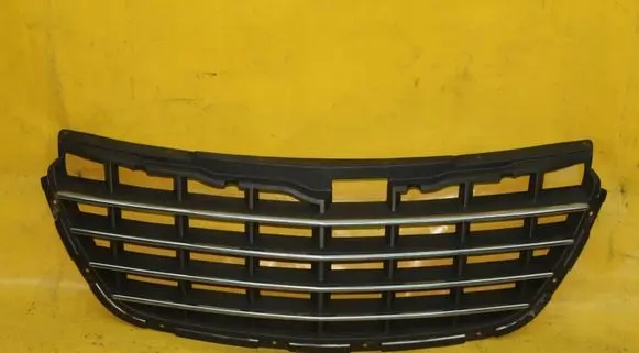 Chrysler Pacifica Front bumper lower grill