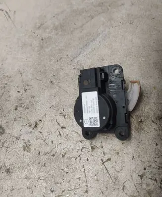 Peugeot 2008 II Air flap motor/actuator 16000458