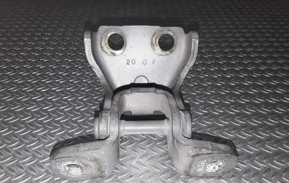 Mercedes-Benz ML W163 Front door upper hinge
