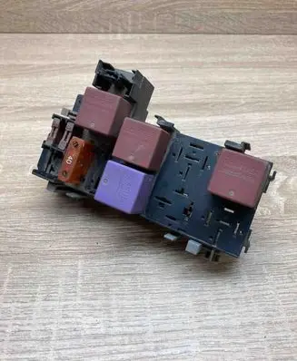Renault Scenic I Other relay 7703297193
