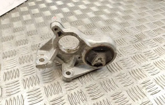 Peugeot Partner Engine mount bracket