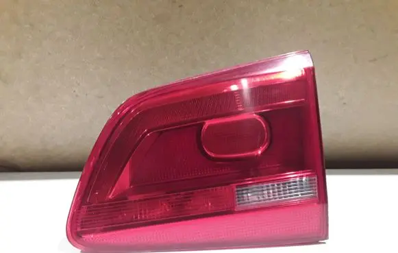 Volkswagen Touran II Tailgate rear/tail lights