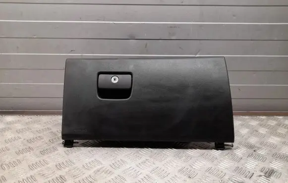 Chevrolet Camaro Glove box
