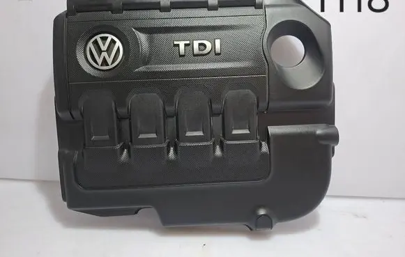 Volkswagen Golf VII Engine cover (trim) 04L103925K