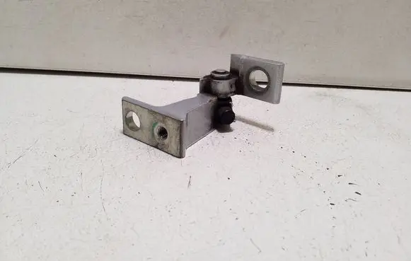Volkswagen PASSAT B8 Rear door lower hinge 8V5833404C 8X4833406A