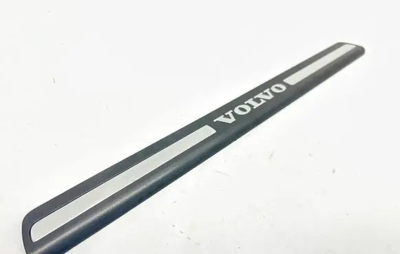 Front sill trim cover