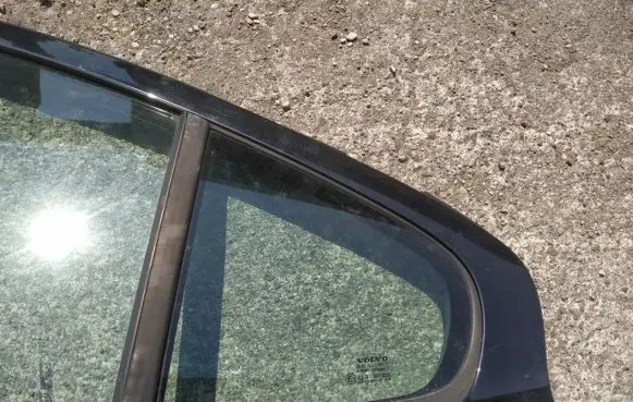 Volvo S60 Rear vent window glass 