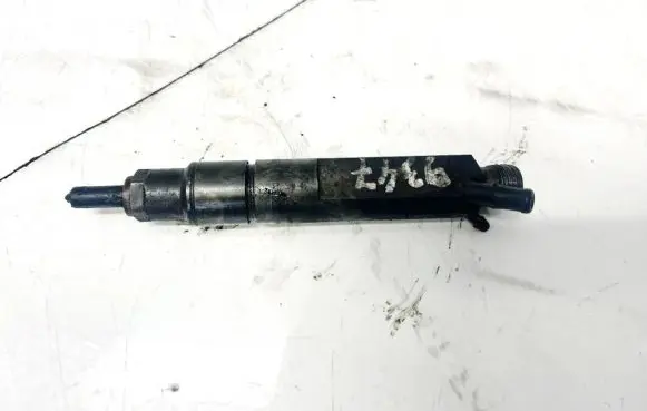 Skoda Octavia Mk1 (1U) Fuel injector 038130202b