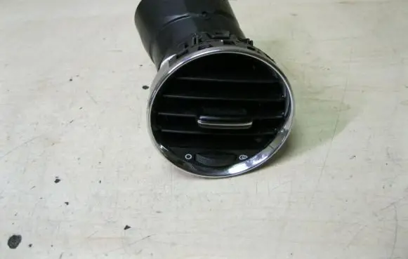 Peugeot 3008 II Rear air vent grill 9655994177 I2082