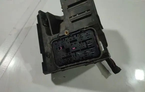 Volkswagen PASSAT B6 Fuse box set ZSB15345281 ZSB1534528-1