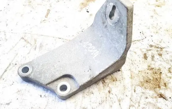 Nissan Leaf I (ZE0) Engine mounting bracket