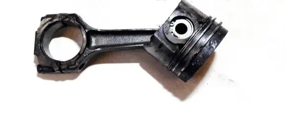 Mitsubishi Carisma Piston with connecting rod