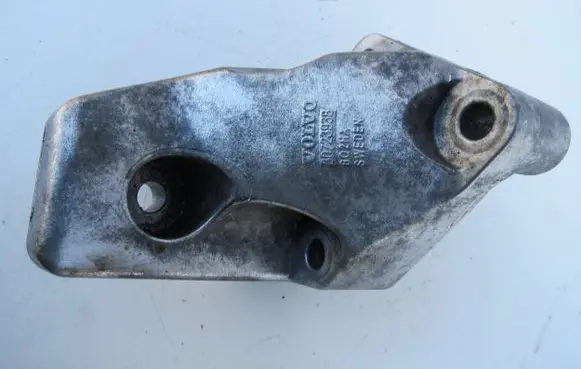 Volvo XC90 Engine mounting bracket 30723938 802HA 4WE0RN