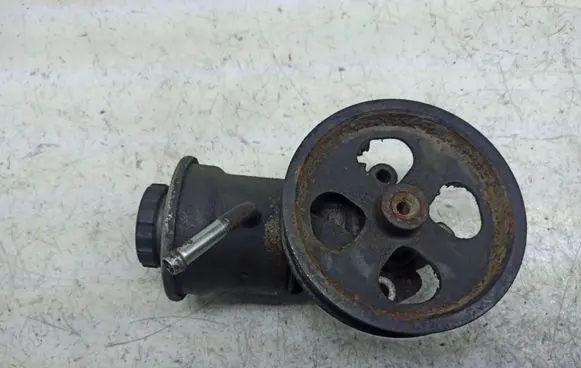 Toyota Avensis T250 Power steering pump