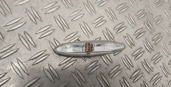 Lexus IS 220D-250-350 Front fender indicator light 