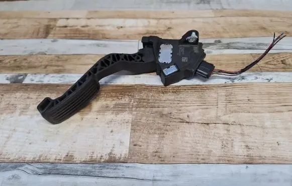 Toyota Yaris Accelerator throttle pedal 781100D010