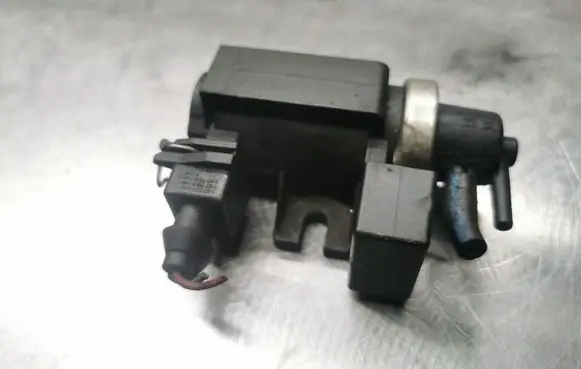 BMW 5 E60 E61 Turbo solenoid valve 72279600 2247906