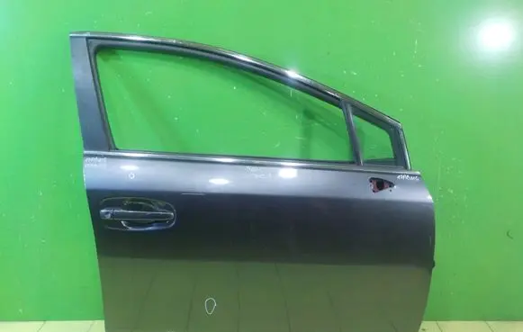 Toyota Avensis T270 Front door PRZOD PRAWE