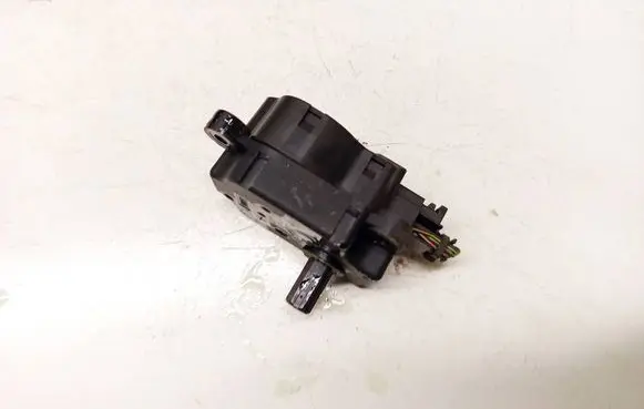 Ford Mondeo Mk III Air flap motor/actuator 1S7H19E616AA