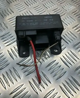 Mercedes-Benz A W168 Glow plug pre-heat relay 0255432832