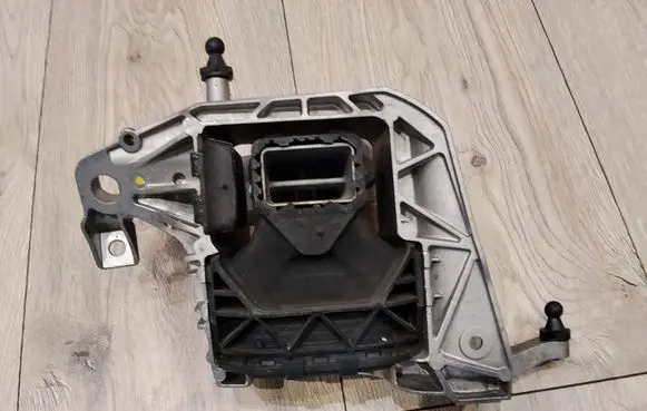 BMW X1 U11 Engine mount bracket 9423374
