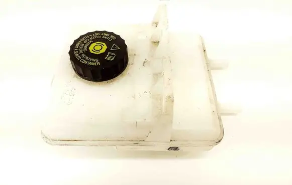 Brake fluid reservoir