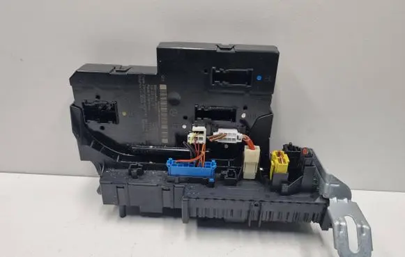 Mercedes-Benz C W204 SAM control unit A2049060205 2049060205 5DK01102211