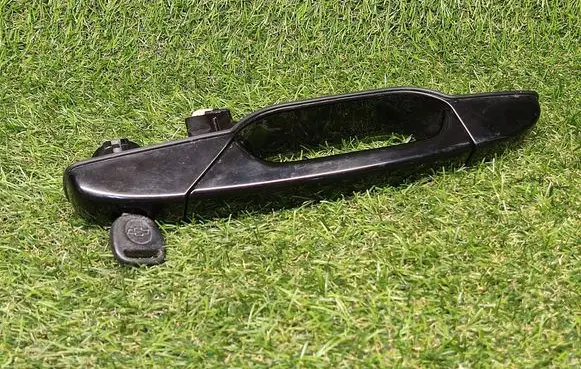 Chevrolet Suburban Front door exterior handle 25890221 603569013