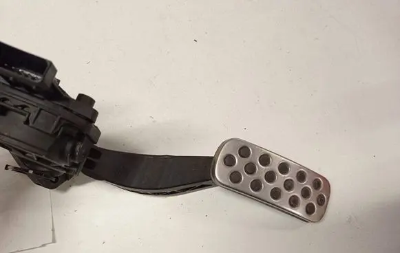 Opel Insignia A Accelerator throttle pedal 6PV00976501 13237356
