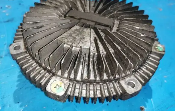 Mitsubishi Pajero Viscous fan clutch 