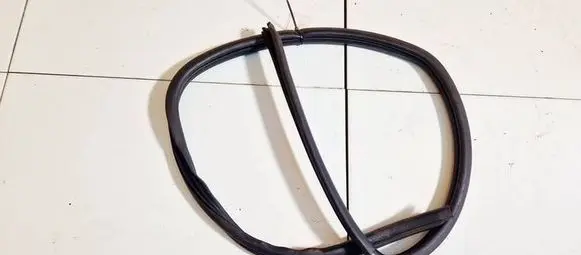 Volvo S40, V40 Rubber seal rear door 