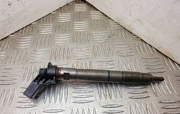 Audi A8 S8 D3 4E Fuel injector 0445115041 057130277AD