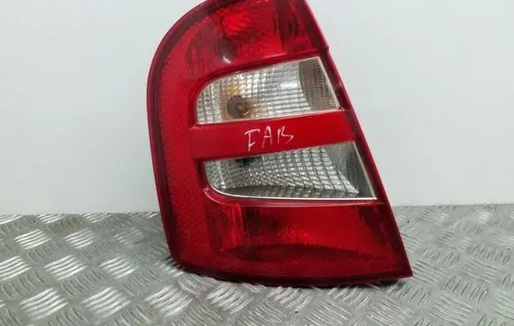 Skoda Fabia Mk1 (6Y) Rear/tail lights 6Y6945095 6Y6945111