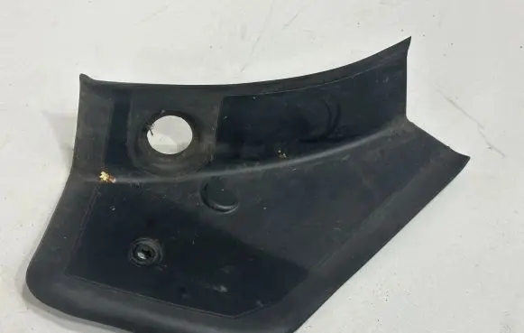 BMW 1 F40 Rear/tail light trim molding 7450665