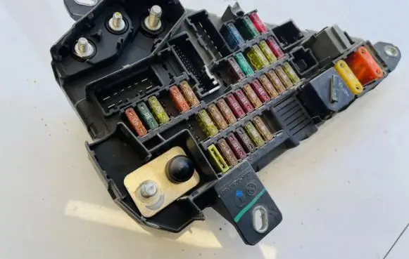 BMW 5 E60 E61 Fuse box set 6906588 s1881047