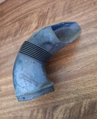 Audi A8 S8 D2 4D Air intake hose/pipe 057129643