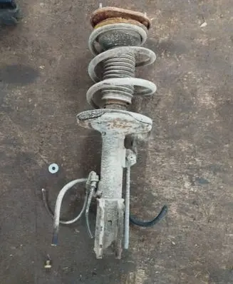Toyota Avensis T250 Front shock absorber/damper