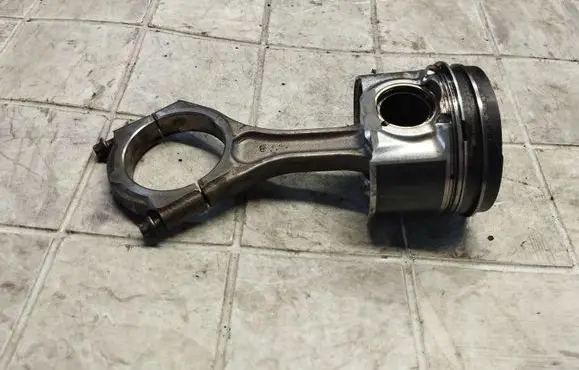 Subaru Forester SH Piston with connecting rod